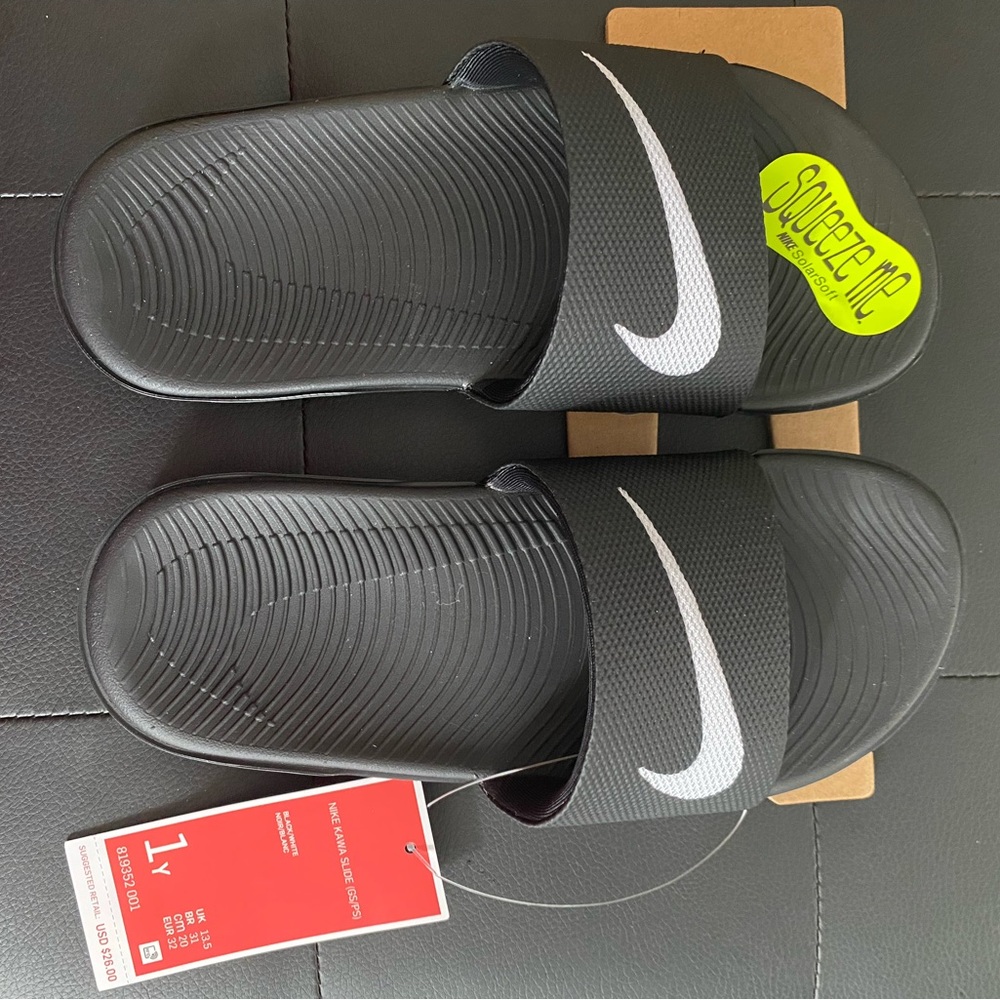 Nike slide youth size 1y